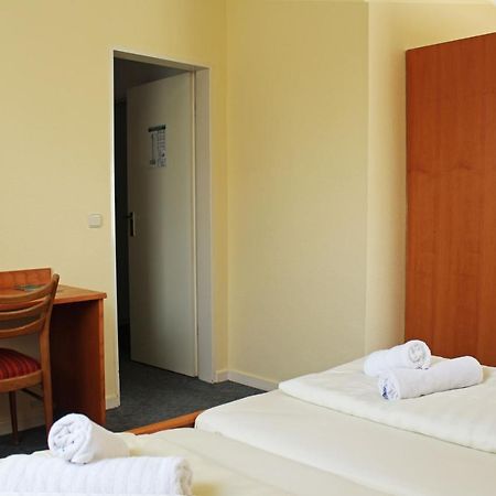 Autobahn Hotel Pfungstadt Ost Exteriör bild